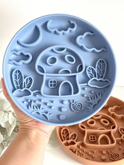 Magic Mushroom Slowfeeder skål/slikkemåtte m. sugekop til hunde og katte