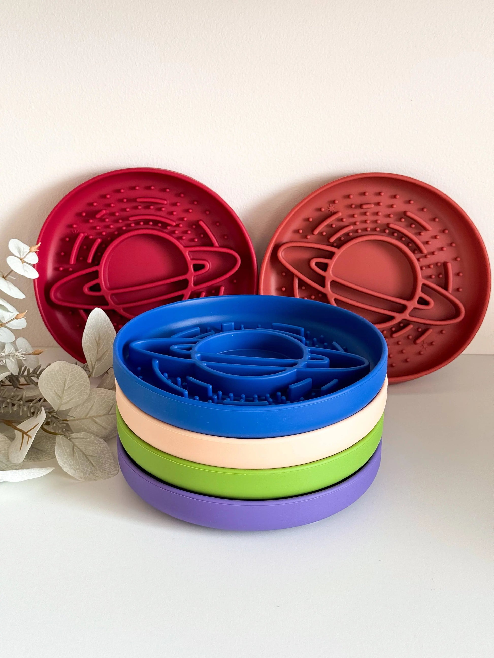 Saturn Slowfeeder skål/slikkemåtte m. sugekop til hunde og katte - Dapple